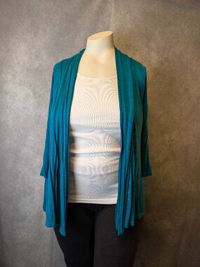 Three quarter sleeve Cardigan.